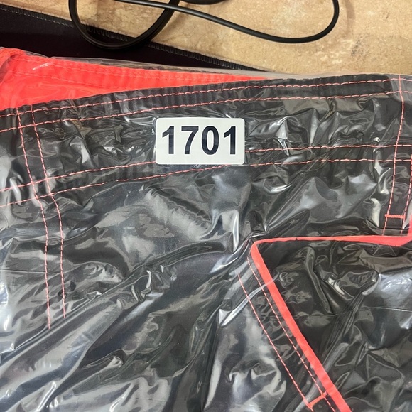 Nike Swim Trunks Black Red Swoosh Board Shorts Men’s L Y2K swimming surf 1701 - Picture 7 of 7